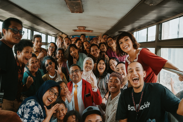 7 Cara Menghargai Orang yang Berbeda Agama untuk Harmoni Sosial