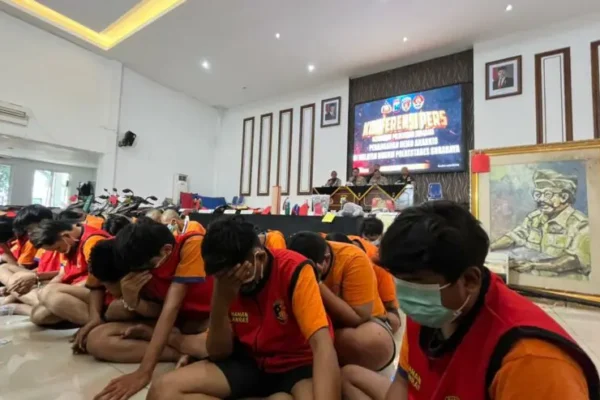 Kerusuhan Surabaya 2025: Polisi Tetapkan 42 Tersangka, Berikut Kronologi Lengkap dan Analisis Hukum