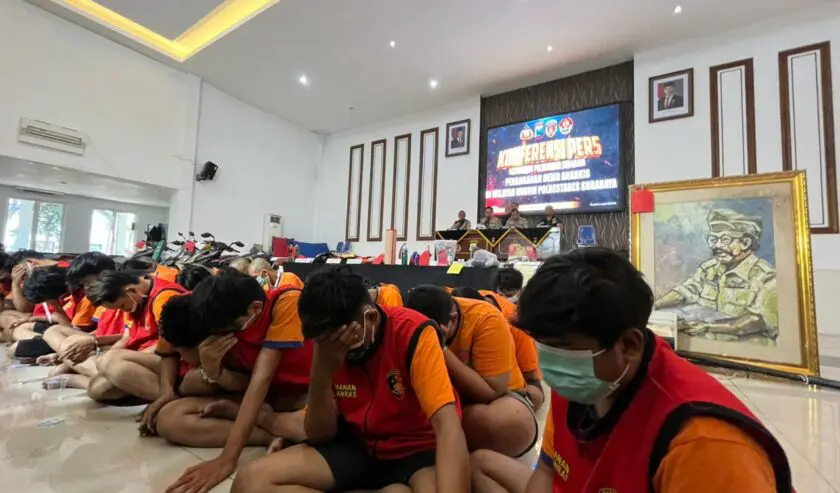 Kerusuhan Surabaya 2025: Polisi Tetapkan 42 Tersangka, Berikut Kronologi Lengkap dan Analisis Hukum