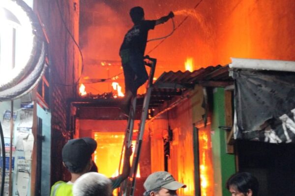 5 Fakta Kebakaran di Makassar yang Tewaskan Seorang Anak, Polisi Selidiki Penyebabnya 5 Fakta Kebakaran di Makassar yang Tewaskan Seorang Anak, Polisi Selidiki Penyebabnya