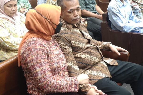 5 Fakta Hakim Tolak Keterangan Istri Terdakwa dalam Kasus Vonis Lepas Migor 5 Fakta Hakim Tolak Keterangan Istri Terdakwa dalam Kasus Vonis Lepas Migor