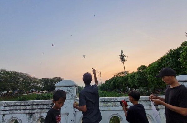 Fenomena Layangan di BKT Jakarta Timur 2025: Hobi, Hiburan, hingga Wisata Murah Meriah Fenomena Layangan di BKT Jakarta Timur 2025: Hobi, Hiburan, hingga Wisata Murah Meriah